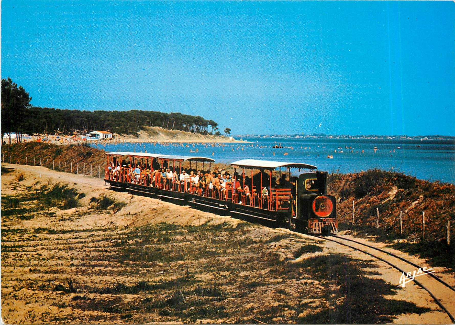 CPM Sur la Cote de Lumiere L'Ile de Oleron Le P'tit train de St Trojan 