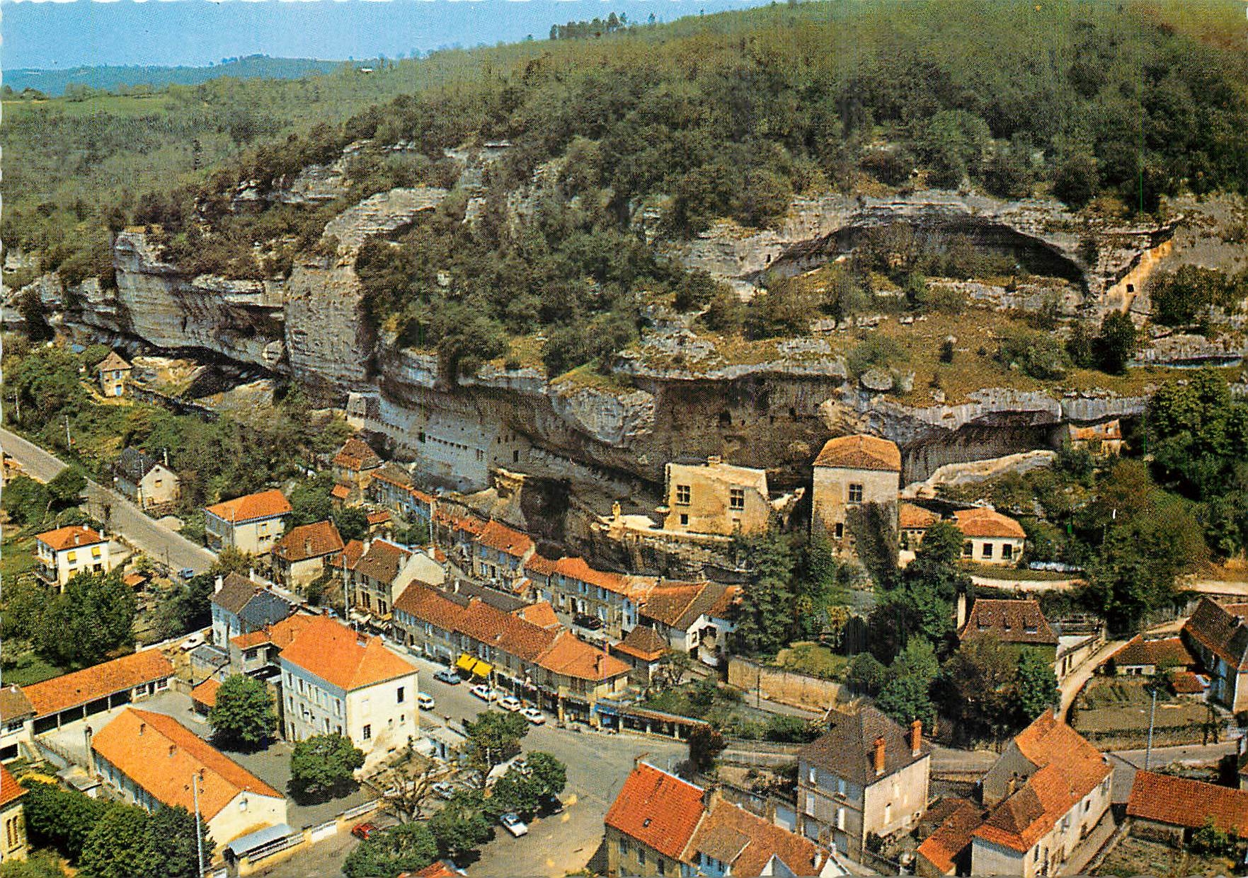 Les Eygues-de-Tayac (Dordogne) — Vue générale, au fond les grottes — Éditions SOCIÉTÉ DES GROTTES NATURELLES