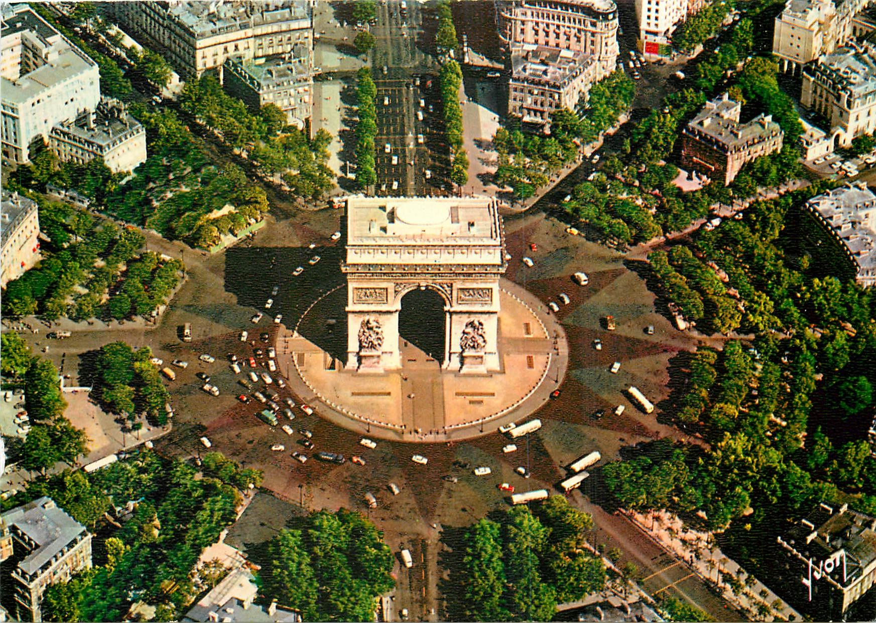 CPM L'Arc de Triomphe et la Place Charles de Gaulle L'Etoile 