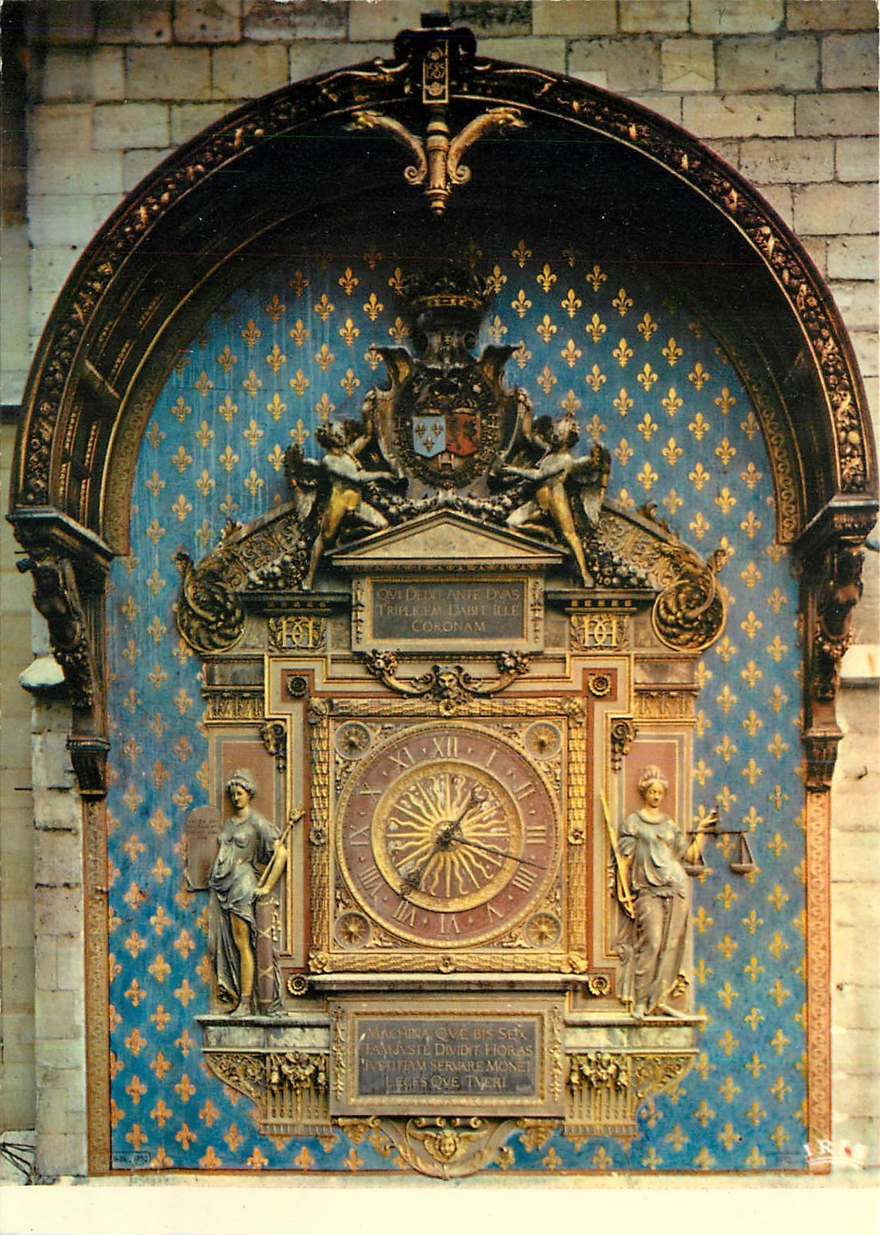 CPM Paris La Conciergerie Tour de l'Horloge 