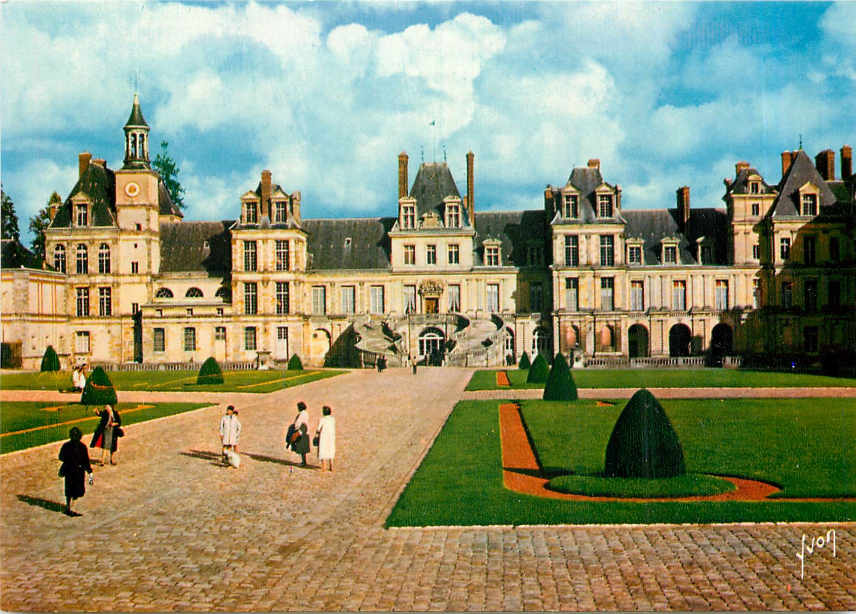 Château de Fontainebleau — Le Château et la Cour du Cheval Blanc ou des Adieux — Éditions d'Art Arcueil