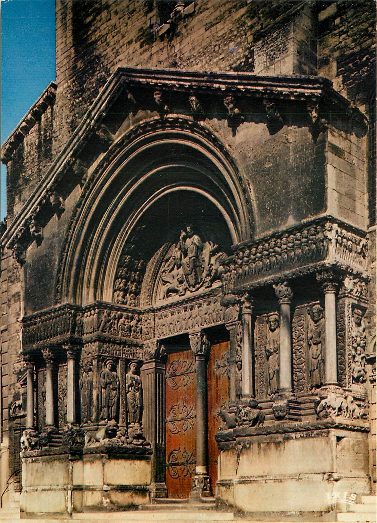 CPM Arles B du R Saint Trophime Le Porche 