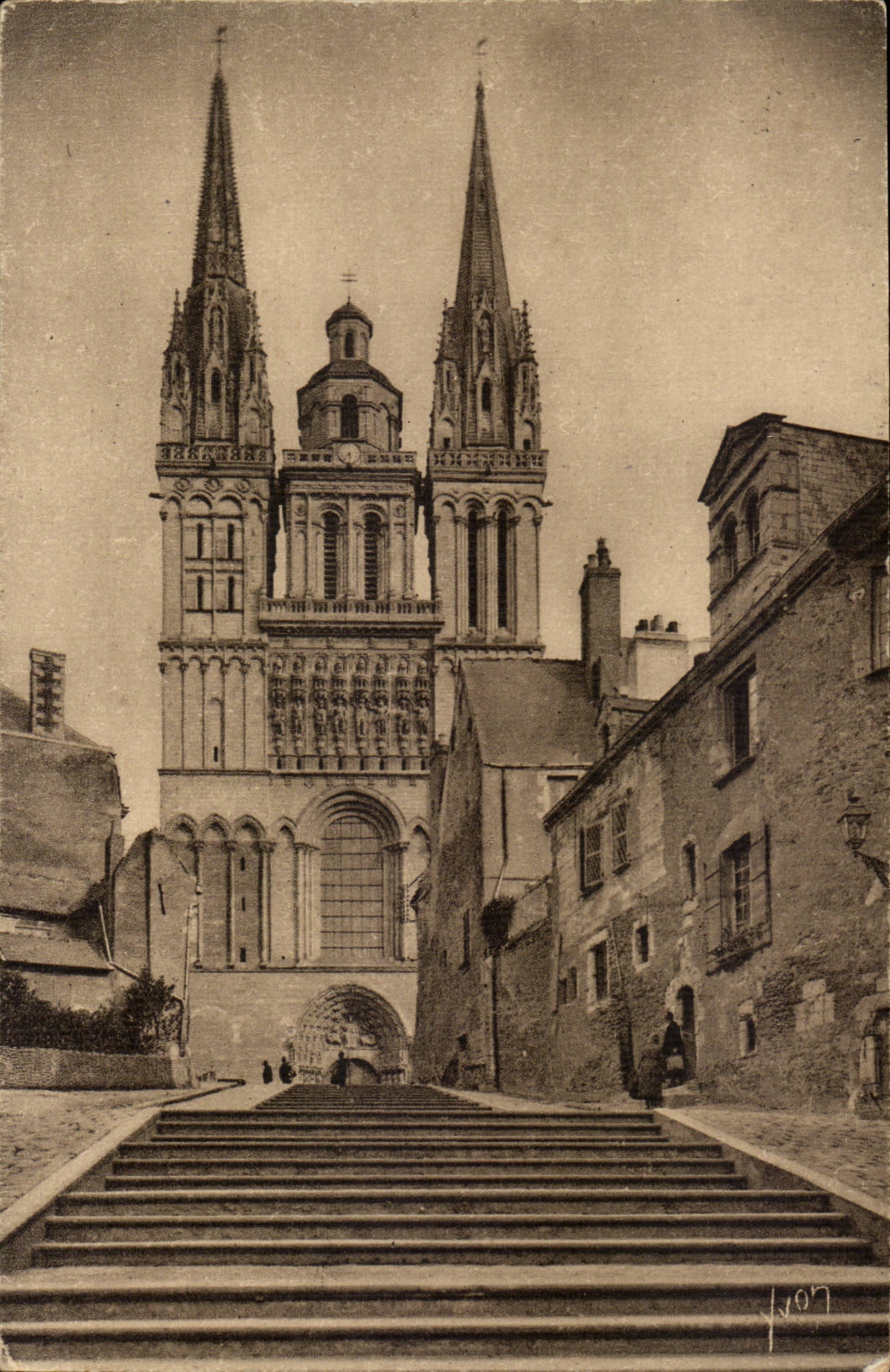 Angers CPA La cathedrale et la montee St maurice (timbre Jacquard lyon)