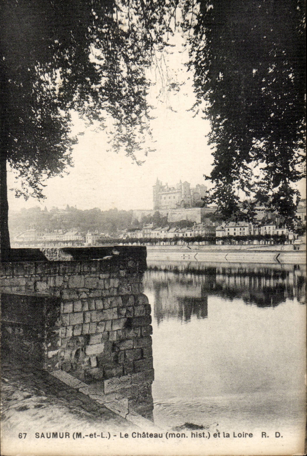 Saumur CPA Le chateau et la Loire