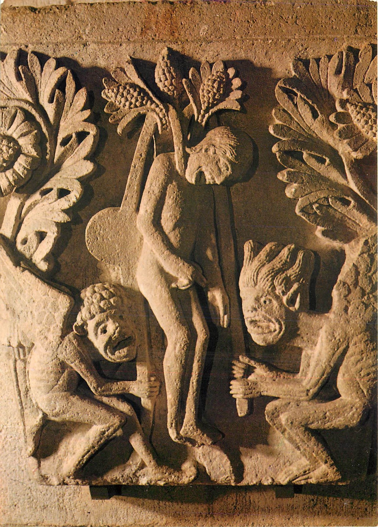 CPM Autun - Cathedrale Saint-Lazare Pendaison de Judas (XIIe s.)