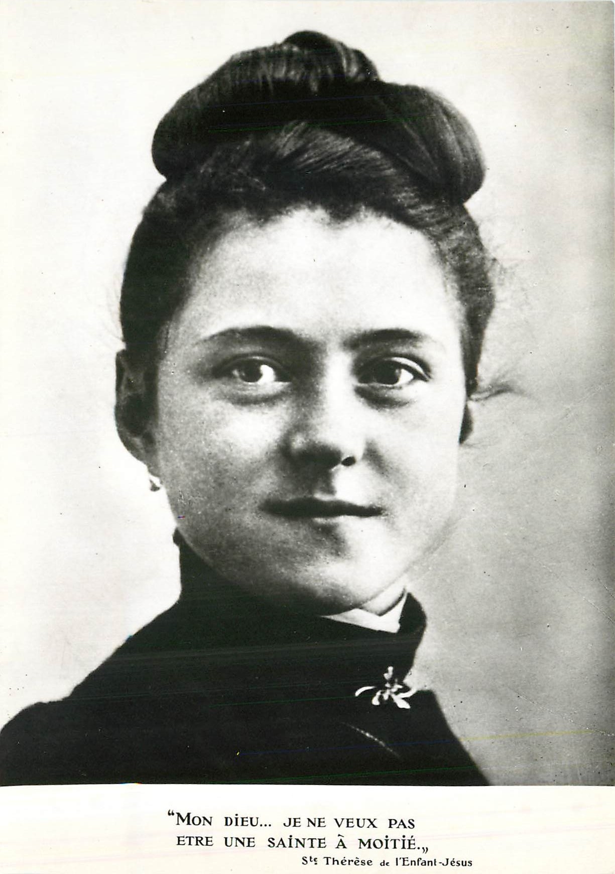 CPM Sainte Therese de l'Enfant Jesus peu avant son entree au Carmen - Avril 1888