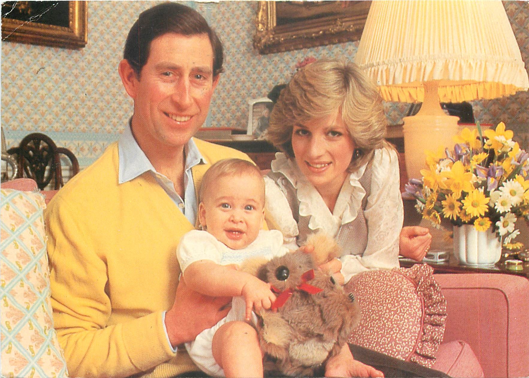 La famille royale britannique — Prince Charles, Lady Diana et le prince William — Charles Skilton's Postcard Series n°525