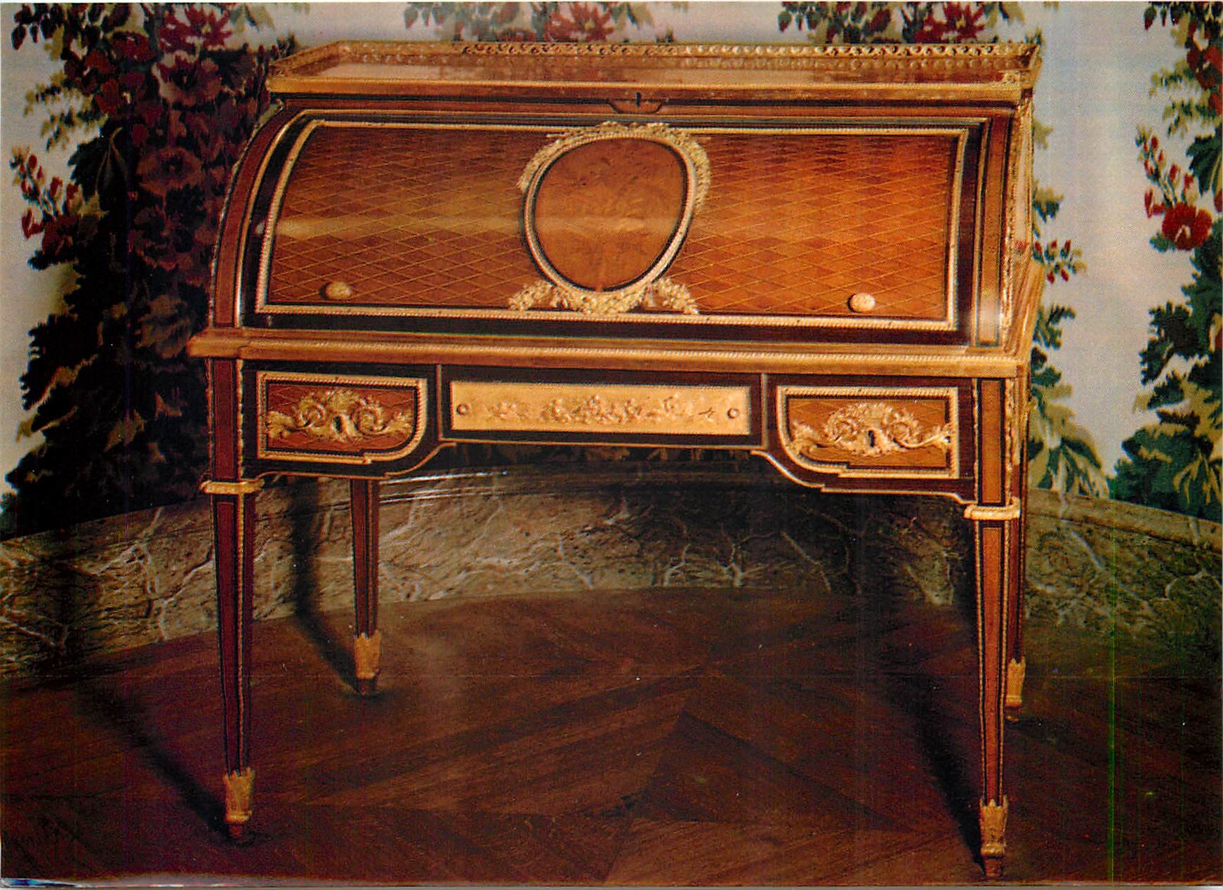 CPM Musee du Louvre - Paris Bureau a cylindre par Riesener 1784 pour Marie-antoinette aux Tuileries
