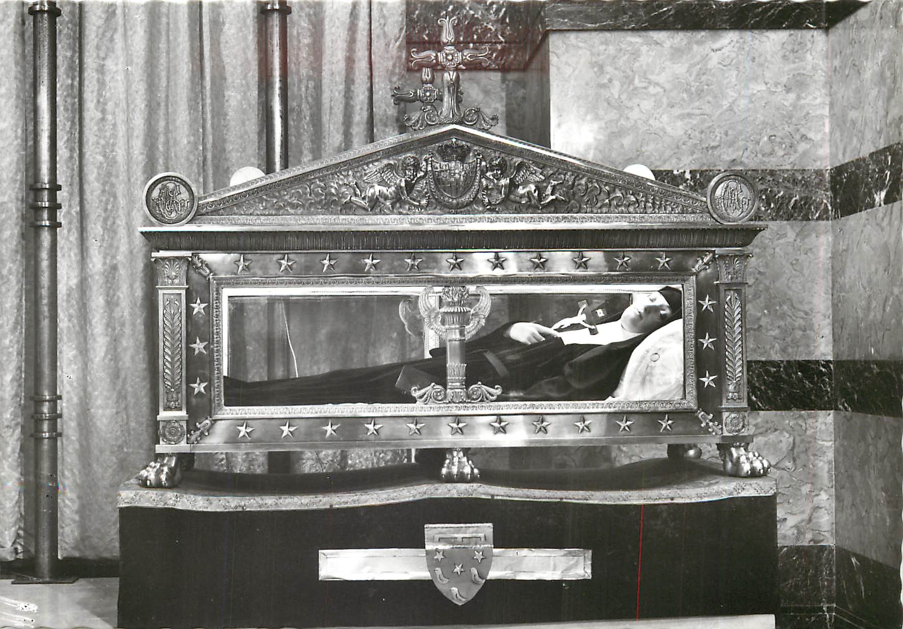 CPM Annecy Basilique de la Visitation. Chasse de Ste-Jeanne-Francoise de Chantal