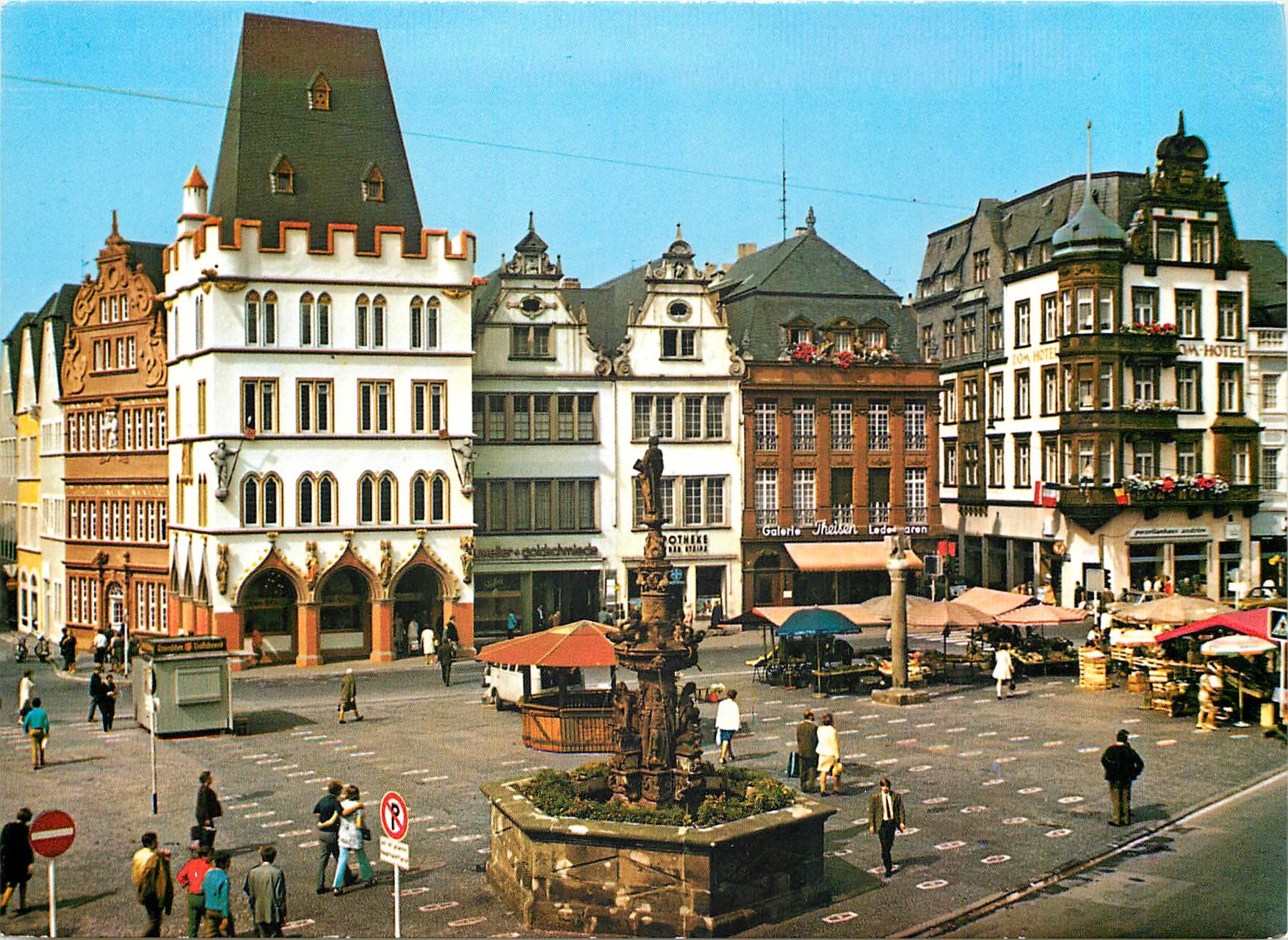 CPM Trier. Hauptmarkt mit Petrusbrunnen und Steipe