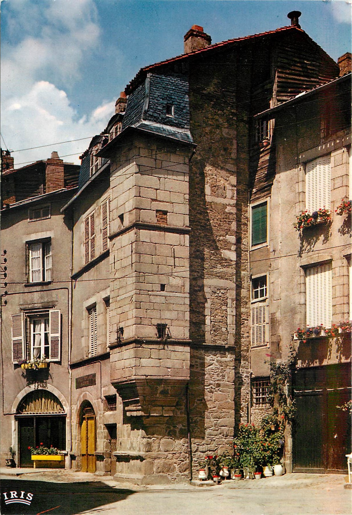 CPM Saint-Leonard Vieilles maisons et tour du XVIe siecle