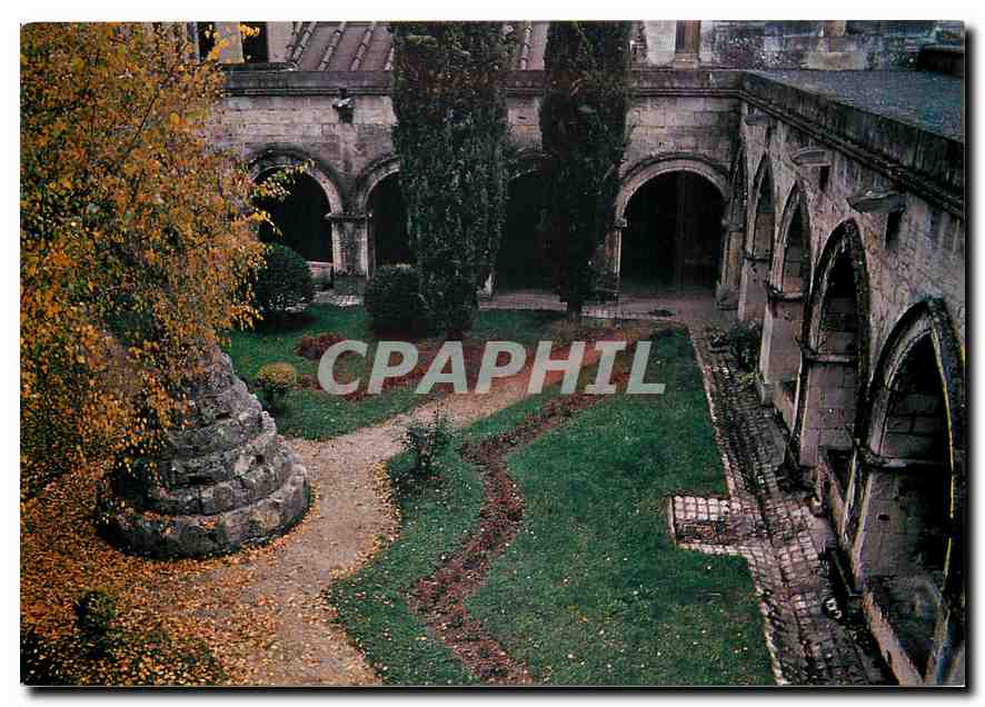 CPM Perigueux La cour du Cloitre dans la Cathedrale St-Front