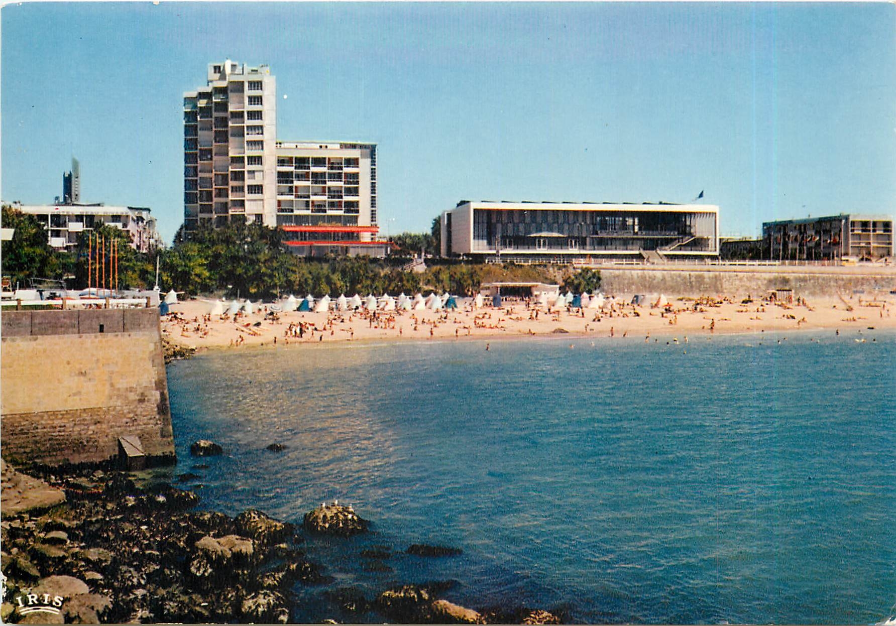 CPM Royan - Cote de Beaute La plage de Foncillon et le Palais des Congres