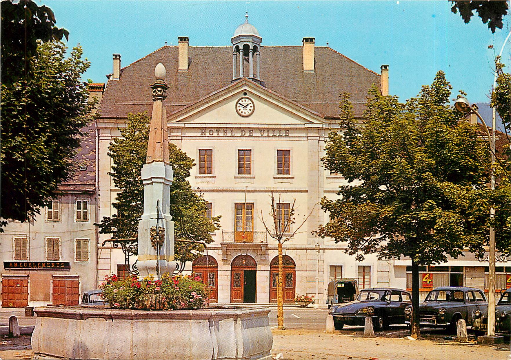CPM Bonneville L'Hotel de Ville et la Fontaine