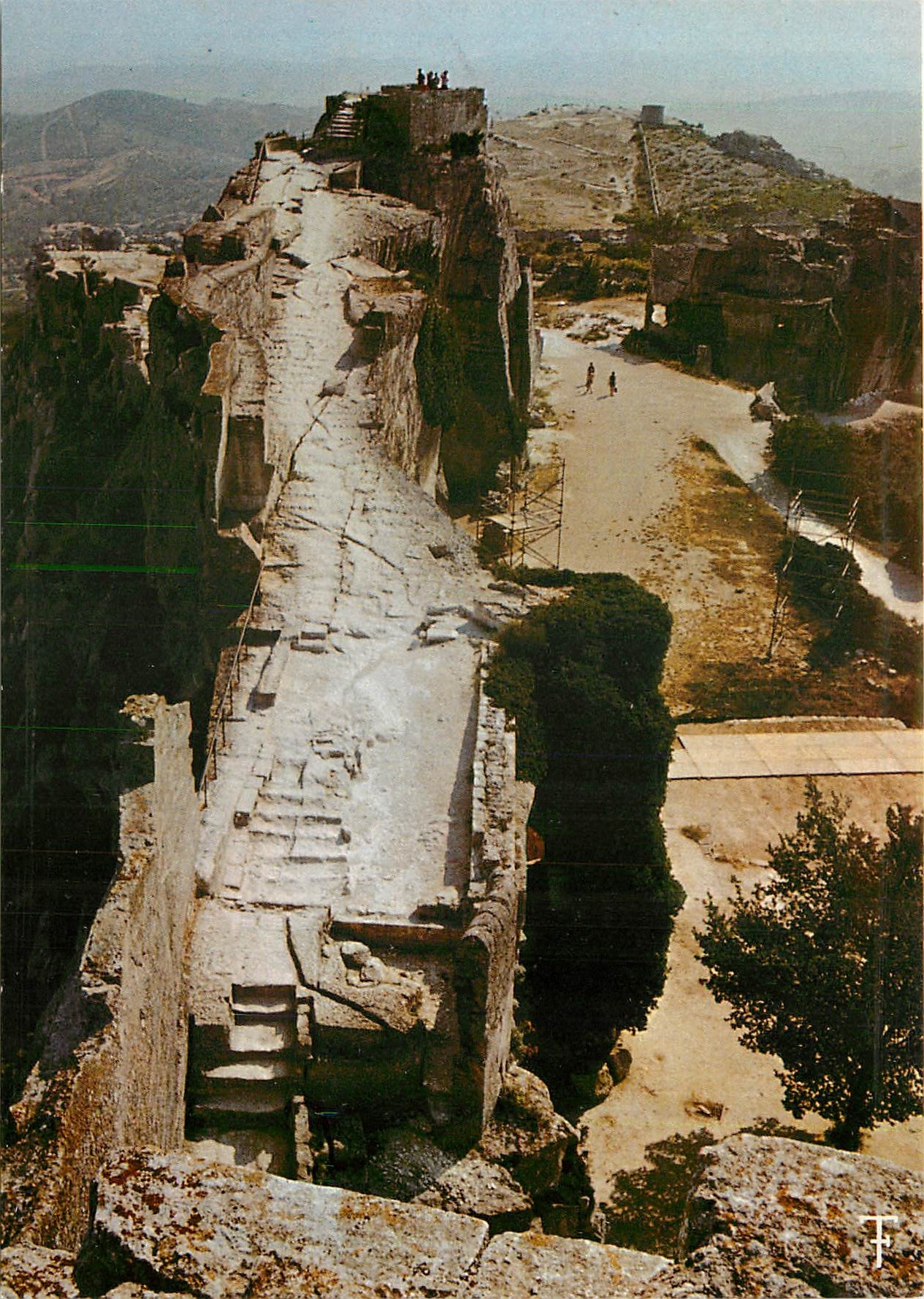 CPM Les Apilles Les Baux en Provence La Tour Sarrasine vue du chateau