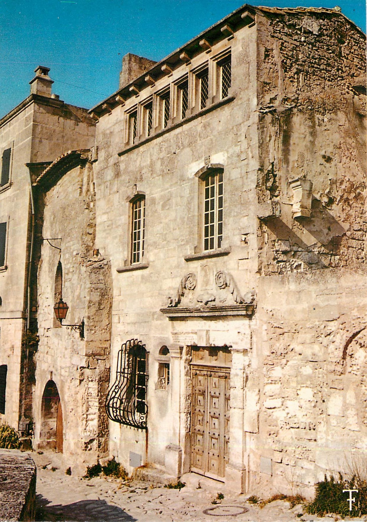 CPM Les Apilles Les Baux en Provence Maison Renaissance