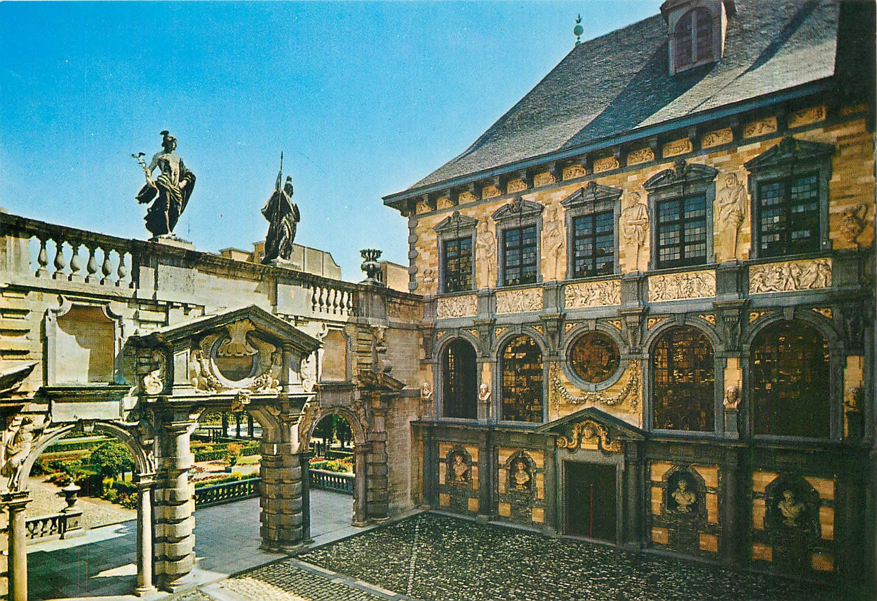 CPM Antwerpen Ruben's House - Portico and exterior of the studio