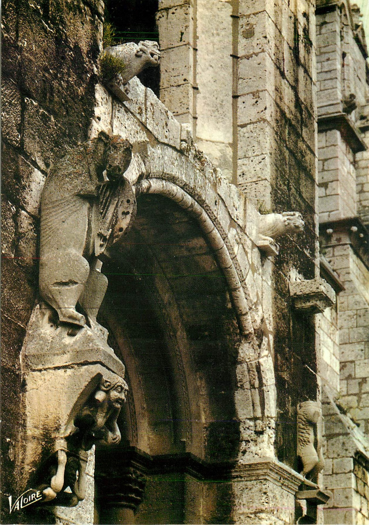 CPM Les Merveilles de Chartres La Cathedrale (XIIe siecle). Sculptures de la tour sud