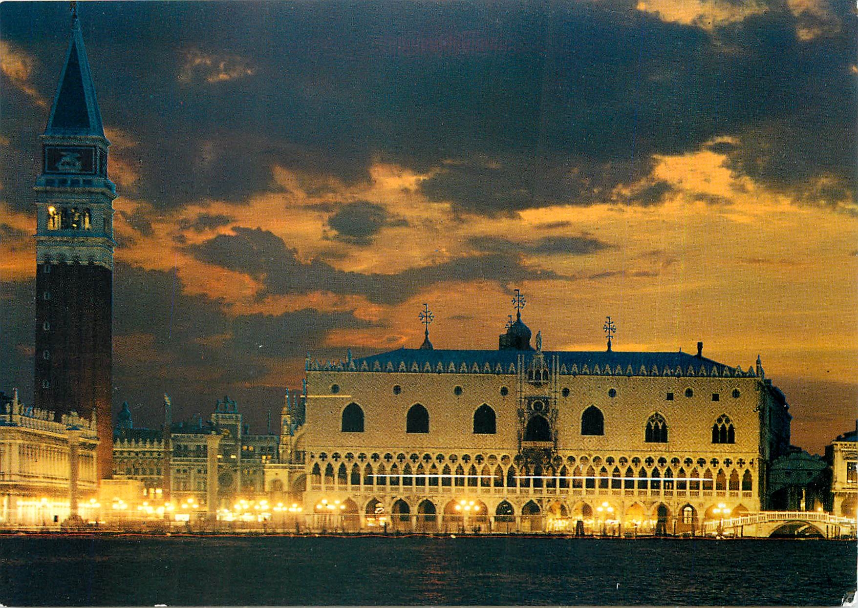 CPM Venezia Coucher de soleil dans le Bassin de S. Marc