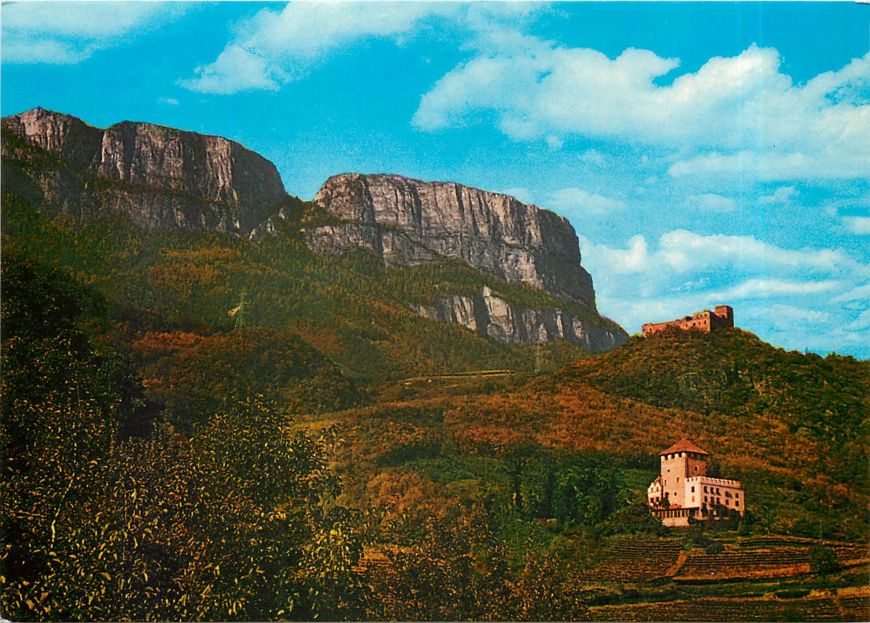 CPM Bozen Ueberetsch Schloss Korb mit Burg Boimont gegen Gantkofel Castelli Corba e Boimont presso B