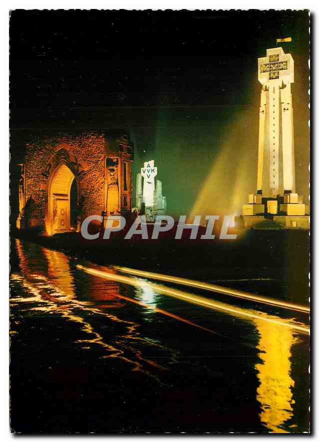 CPM Diksmuide Viaanderens Uzermonument bij nacht