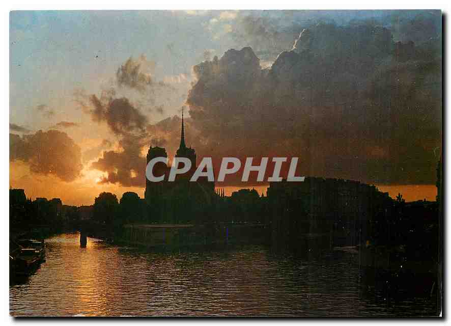 CPM Paris Coucher de Soleil sur Notre-Dame et l'Ile de la Cite