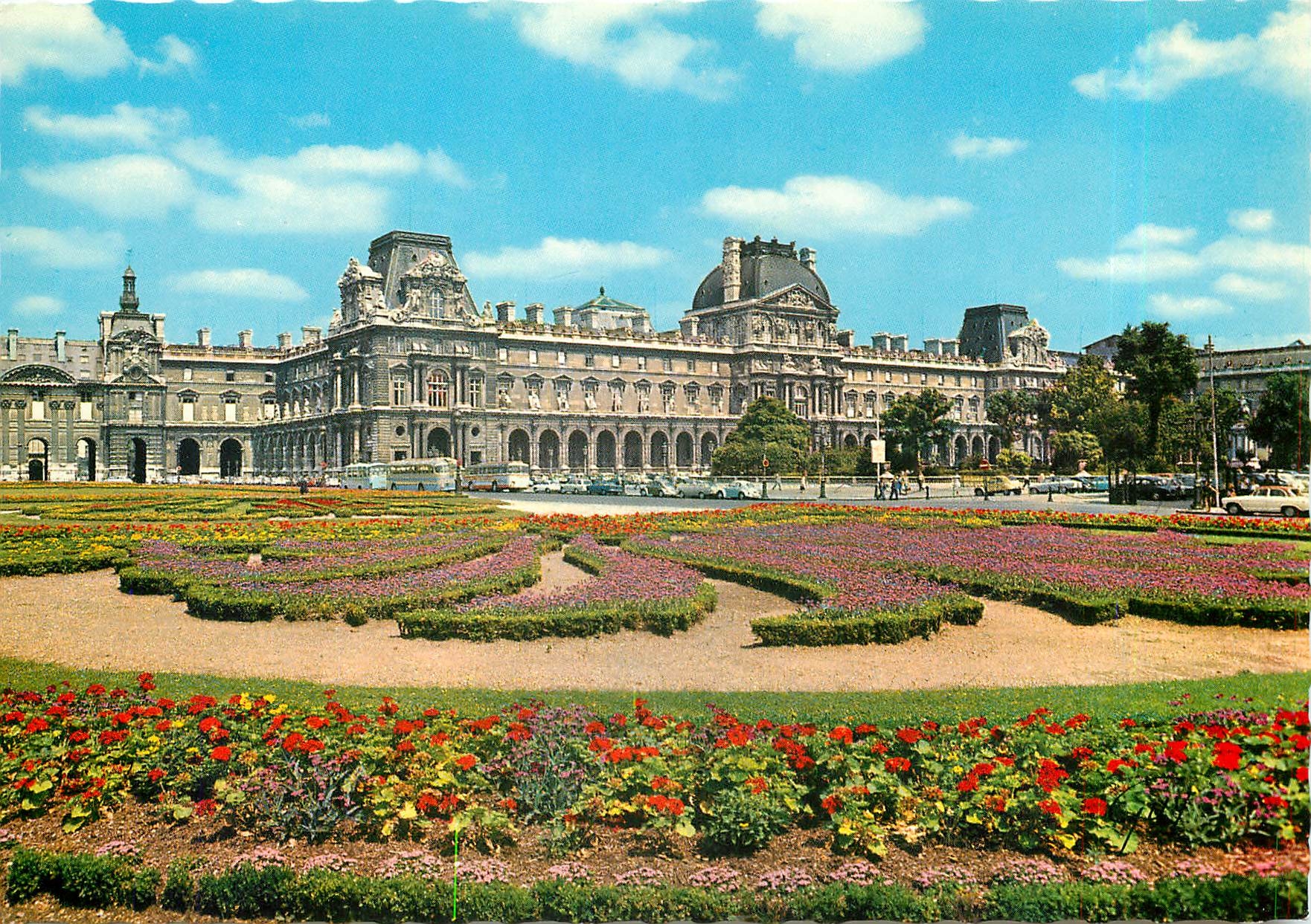 CPM Paris et ses Merveilles La place du Carrousel et le palais du Louvre