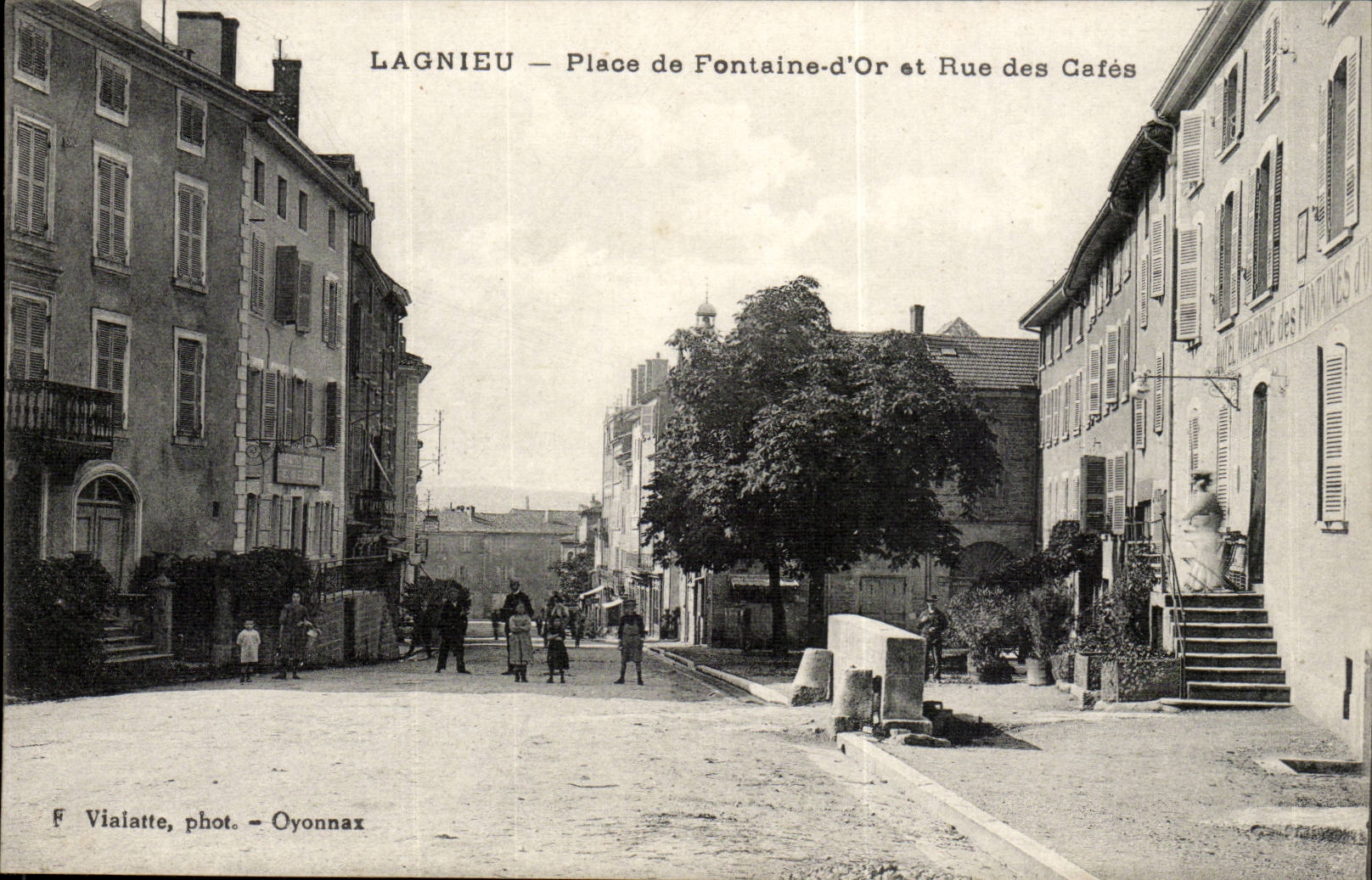 Lagnieu - Place de La Fontaine d'Or et Rue des Cafes - CPA 