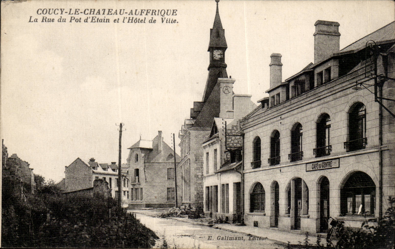 Coucy-le-Château-Auffrique — La Rue du Pot d'Étain et l'Hôtel de Ville — E. Gallimant, Éditeur