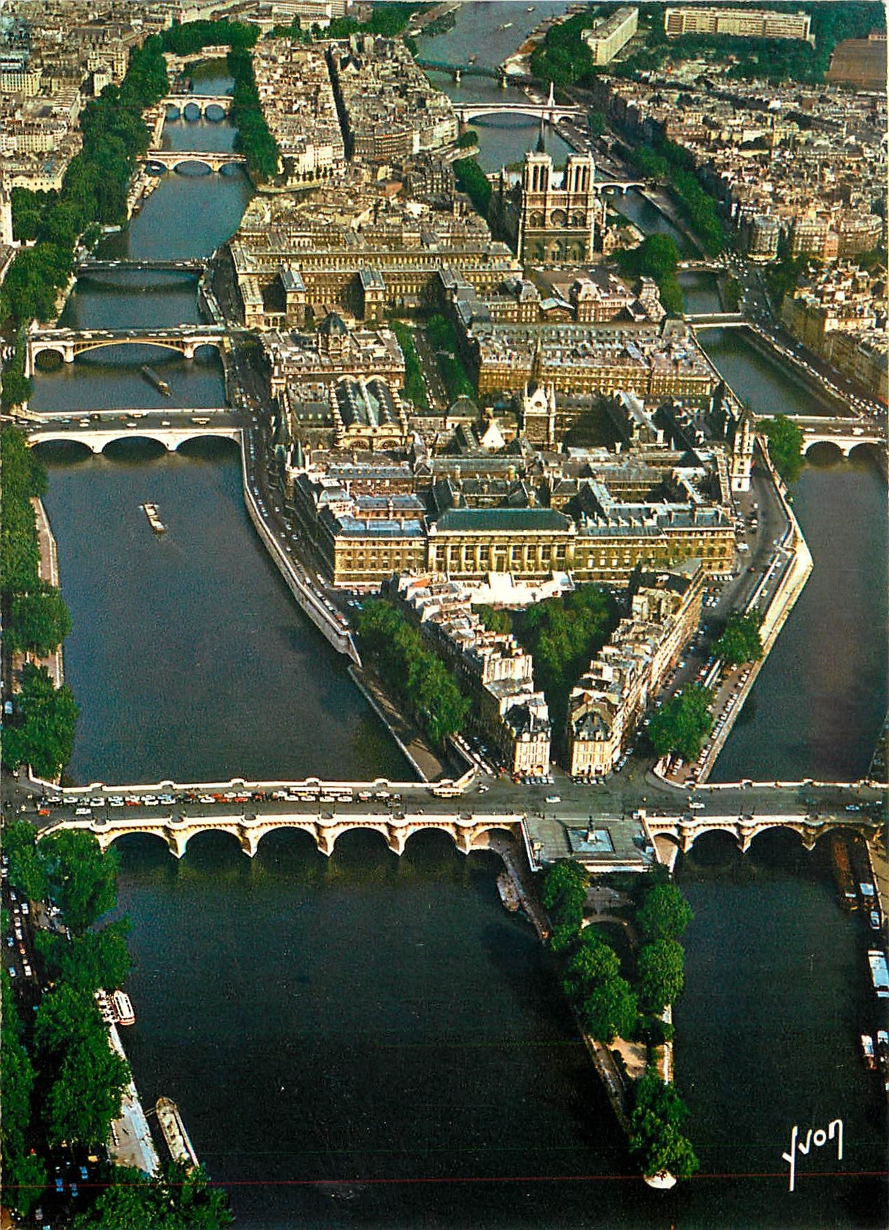 Paris — Vue aérienne de l’Île de la Cité, la Seine, le Pont-Neuf et Notre-Dame — Éditions d’art Yvon, Paris - Recto