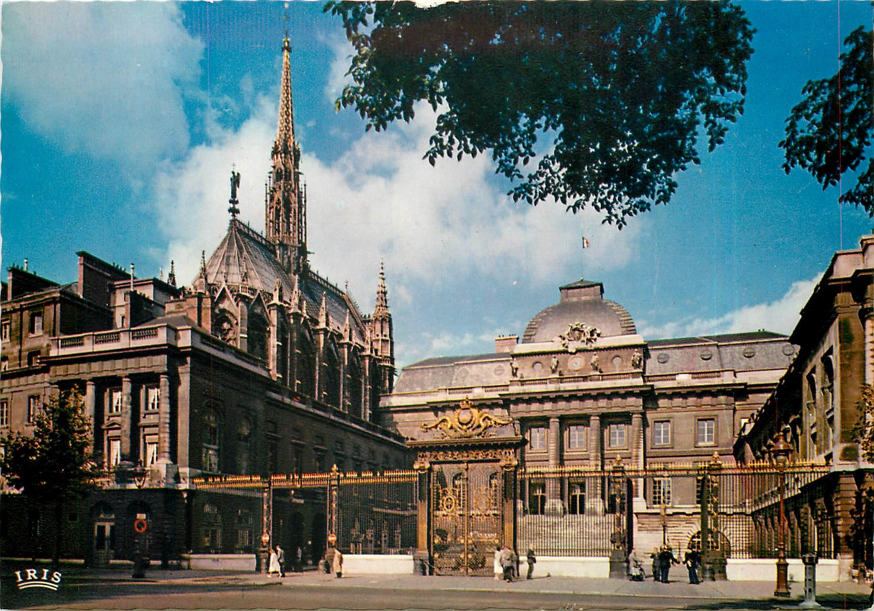 CPM Paris La Saint Chapelle et le Palais de Justice
