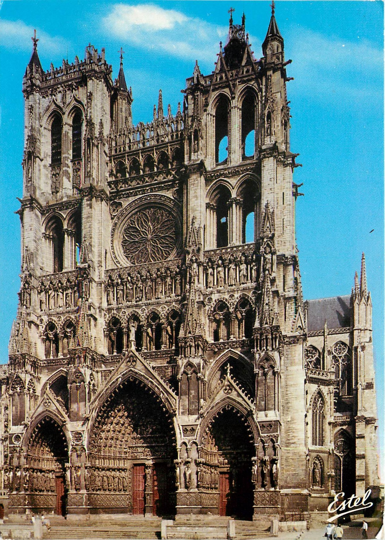 CPM Amiens La facade de la cathedrale Notre-Dame (1220-1280)