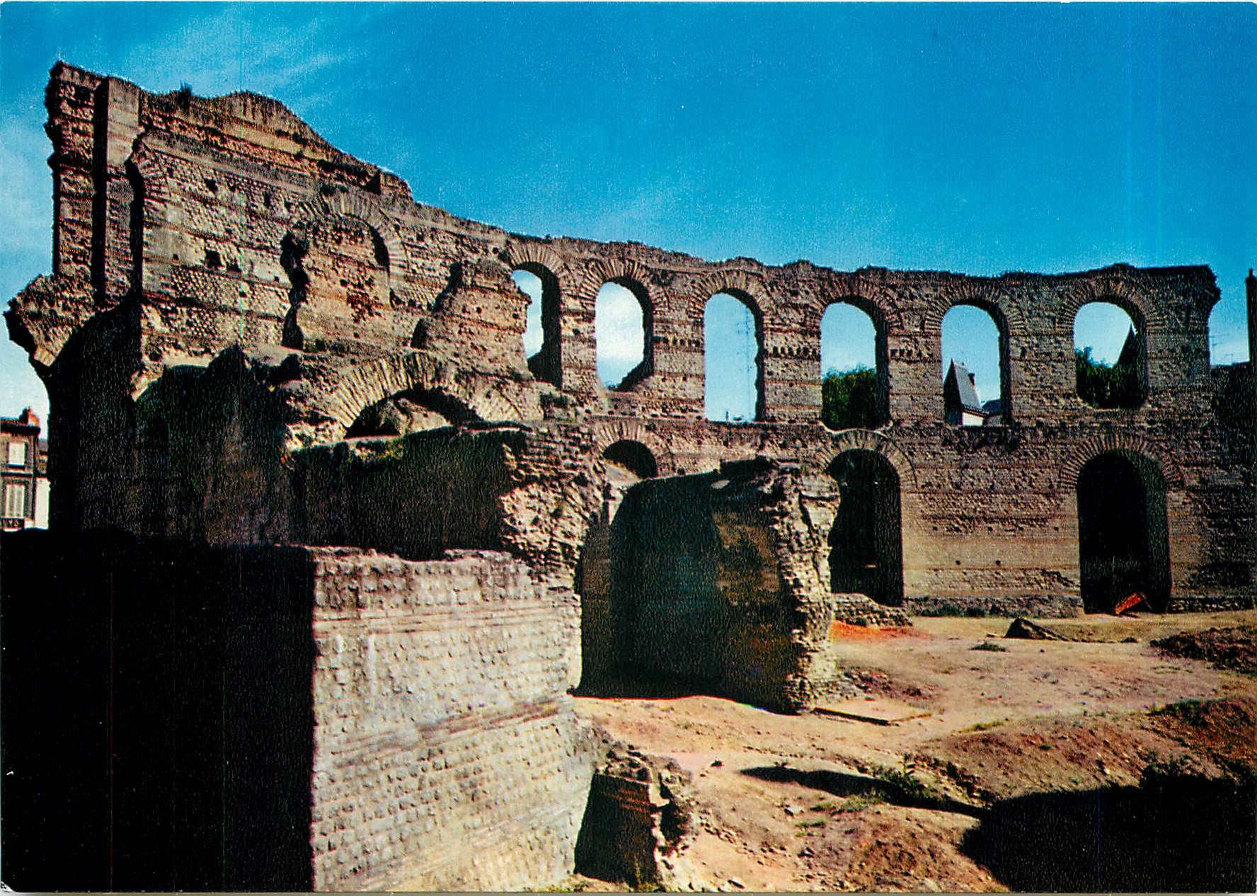 CPM Bordeaux Les ruines du Palais Gallien