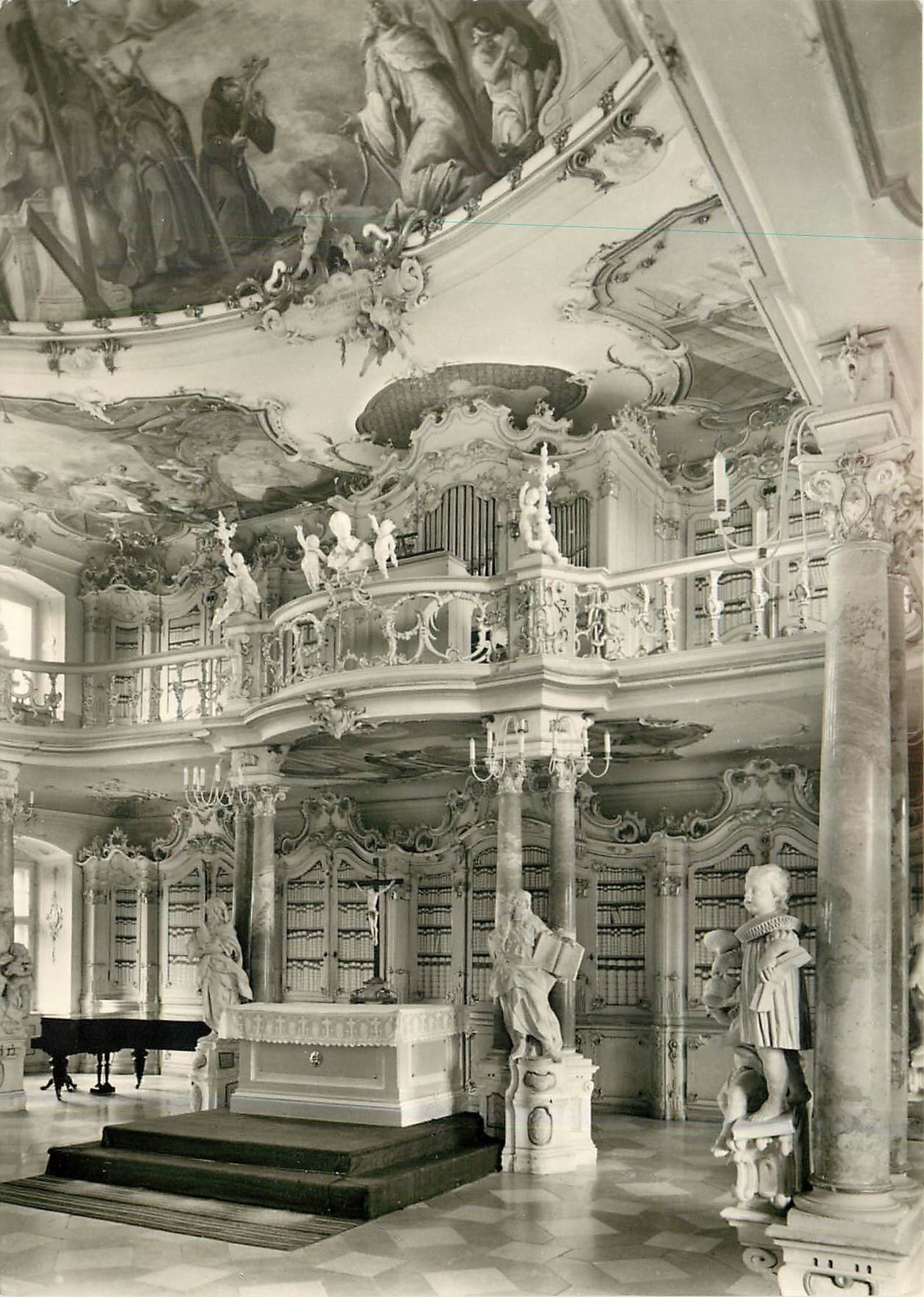 CPM Frueheres Praemonstratenserkloster Biblioheksaal