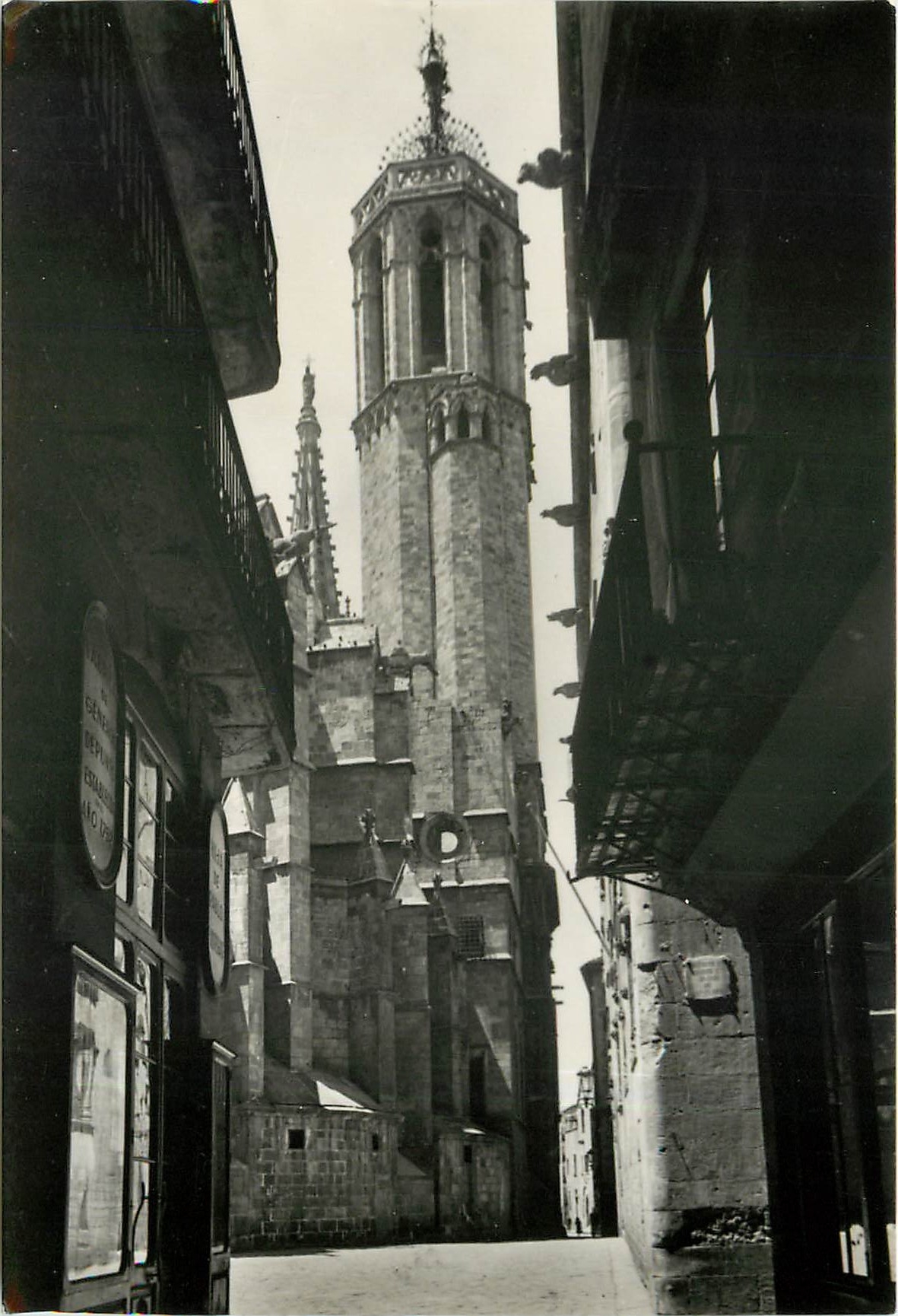 CPM Barcelona Torre del Reloj de la Catedral desde la calle de la Freneria