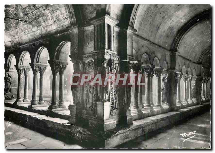 CPM Arles - Cloitre St-Trophime Ensemble des Galeries Romaines (XIIe s.)