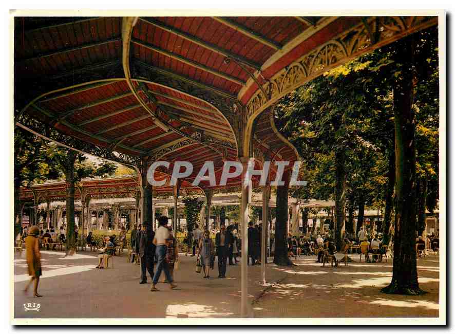 CPM Vichy Reine des Villes d'Enaux Galerie couverte et pergola des Sources