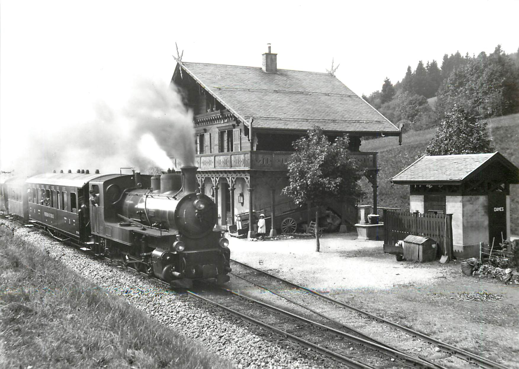 CPM Train pour Sainte-Croix a Six-Fontaines vers 1912