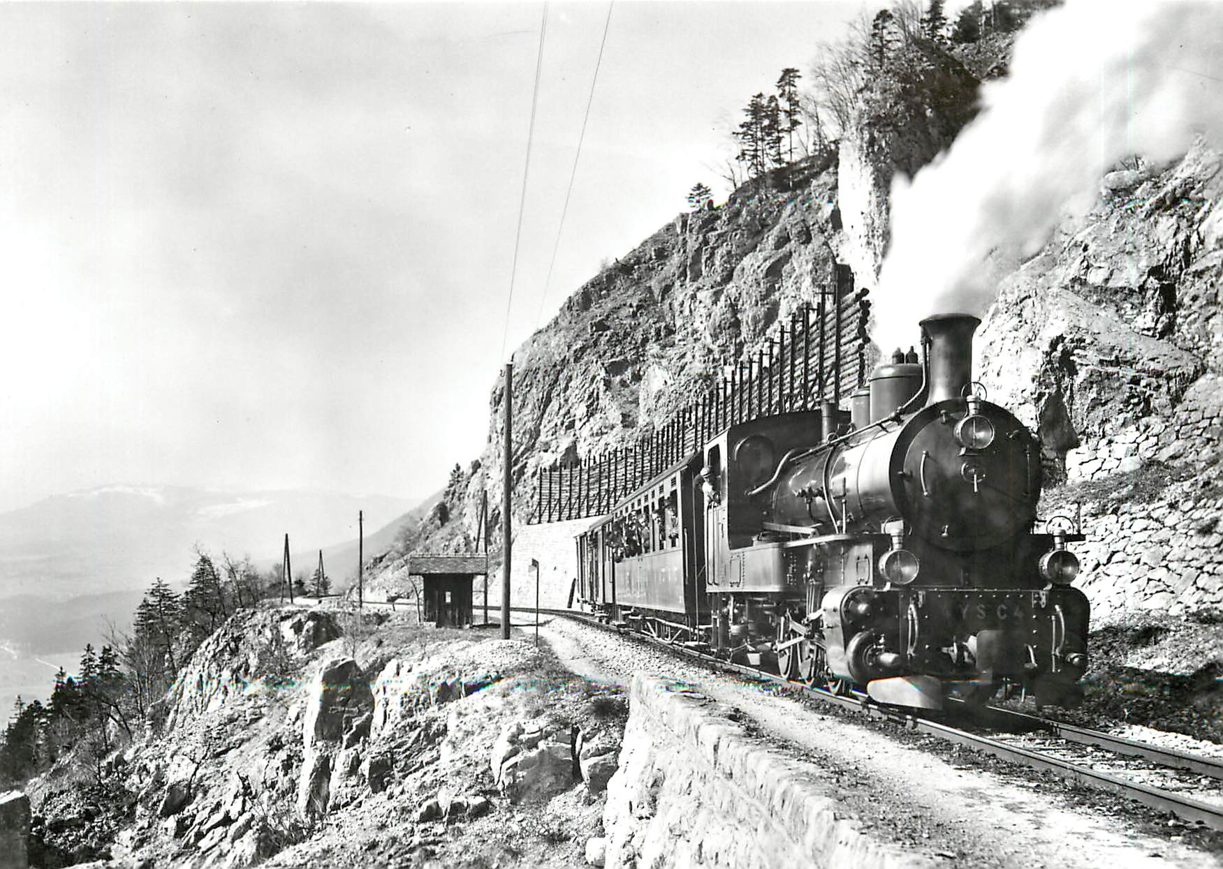 CPM G 4/4 4 "Alienor" et train pour Sainte-Croix dans les Rapilles de Baulmes en 1923