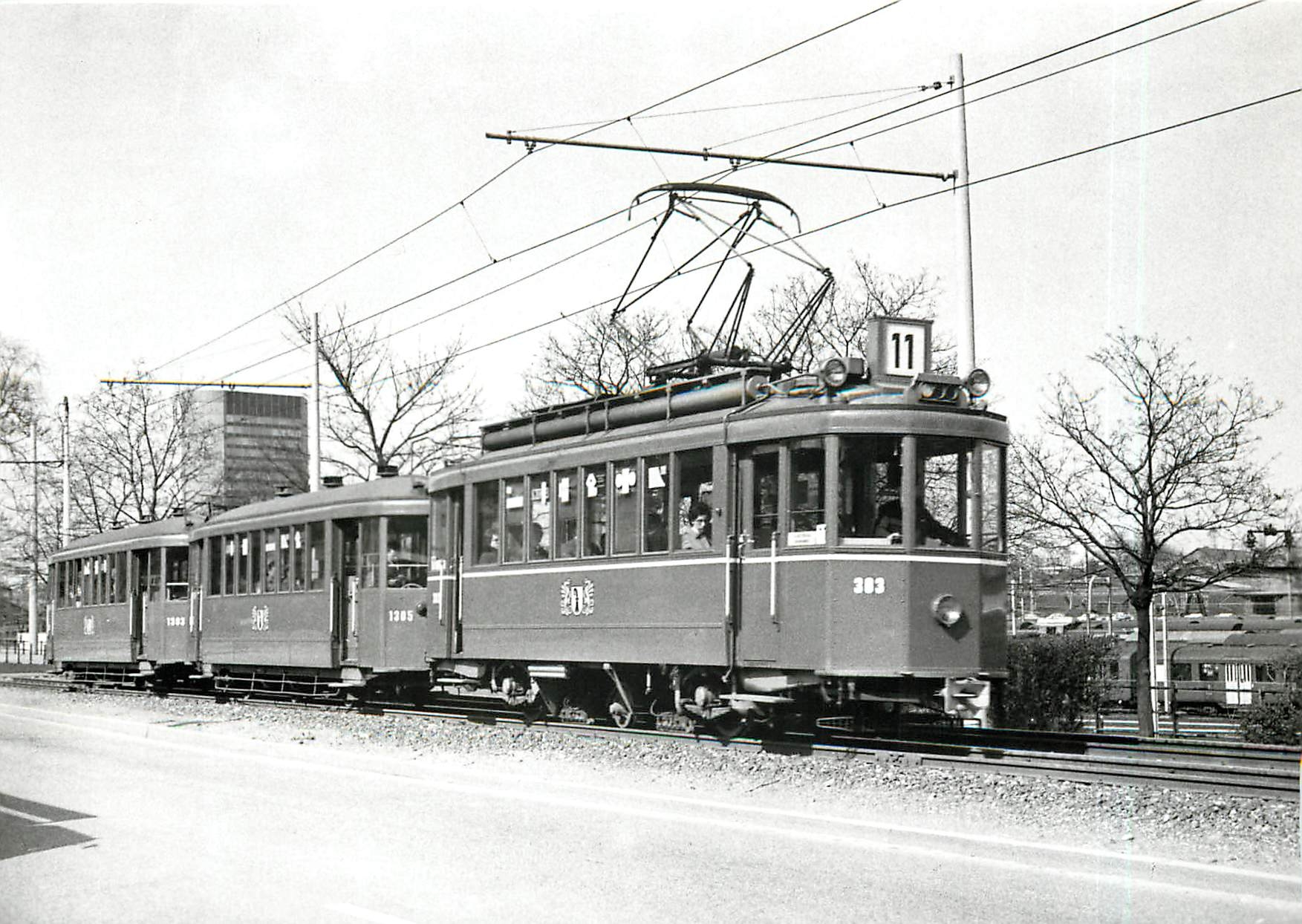 CPM Be 2/3 303 et voitures B3 1305 + 1303 a la Muenchensteinerstrasse 25.3.1968