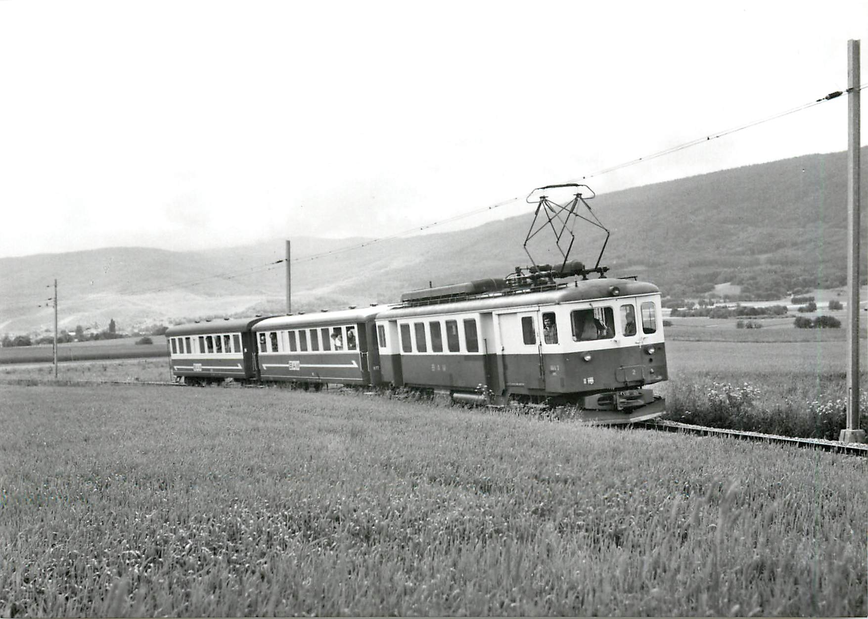 CPM BDe 4/4 2 B 72 et B 73 sur le plateau de Biere 22.6.1985