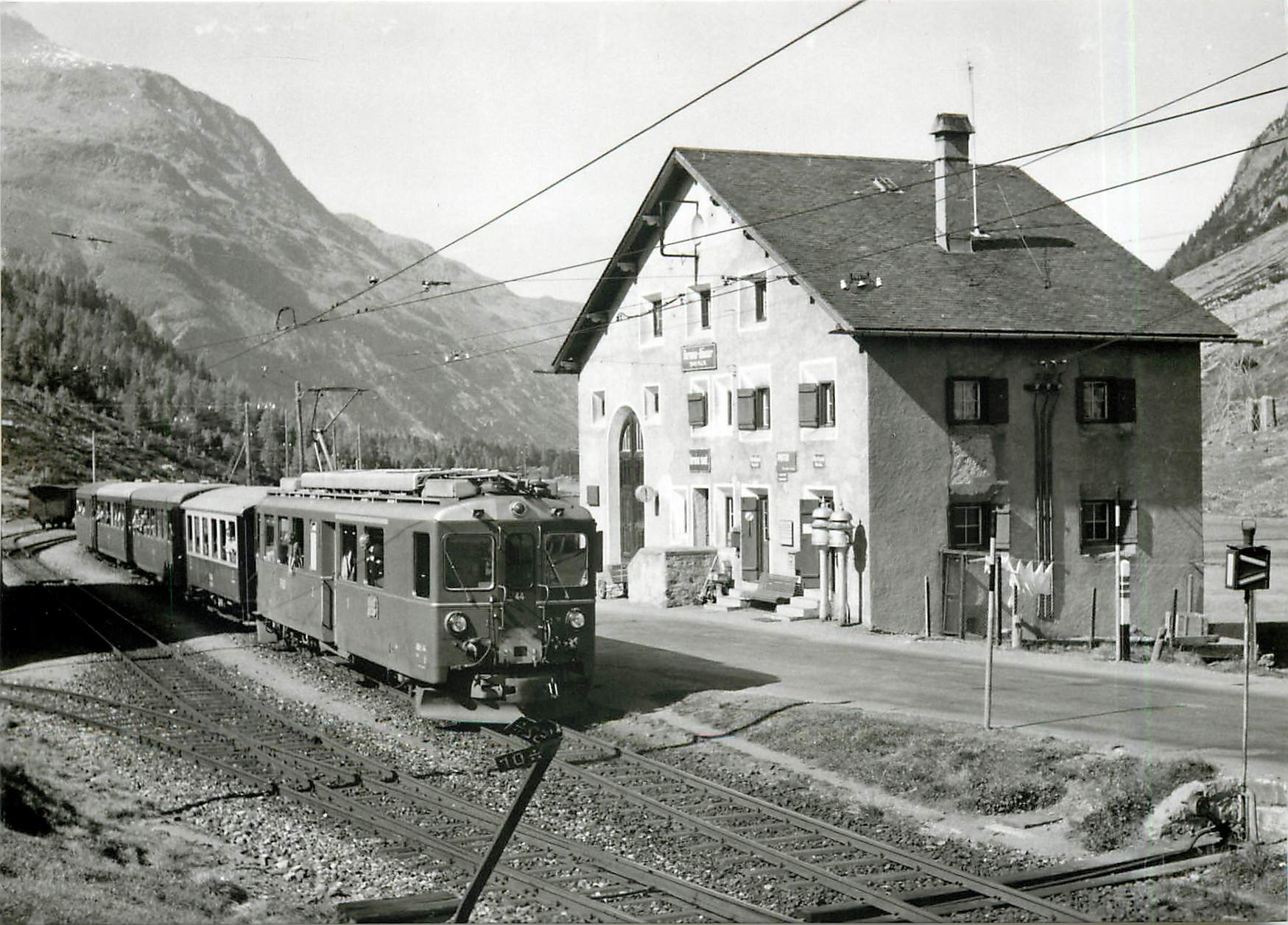 CPM En gare de Bernina-Suot Octobre 1971