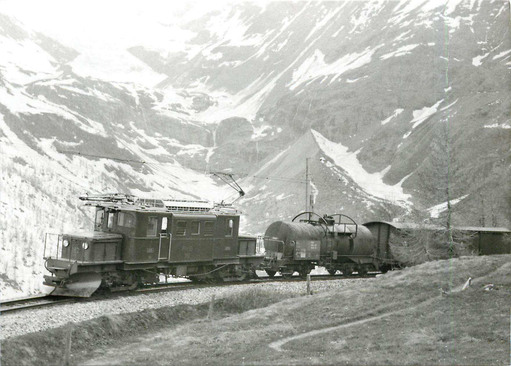 CPM Train pour Pontresina en-dessous d'Alp-Gruem Mai 1971