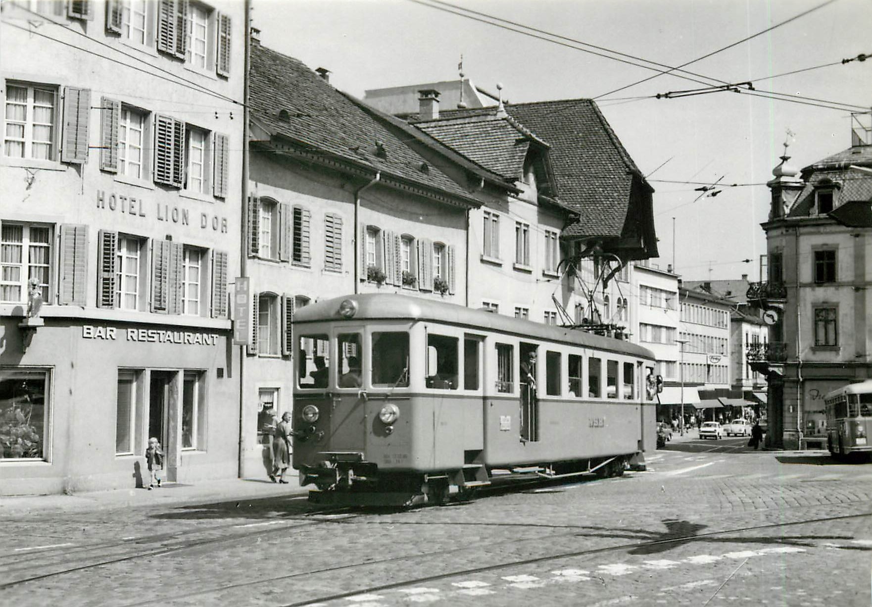 CPM WSB BDe 4/4 16 faerht in die Spitzkehre Aarau-Rathausplatz ein