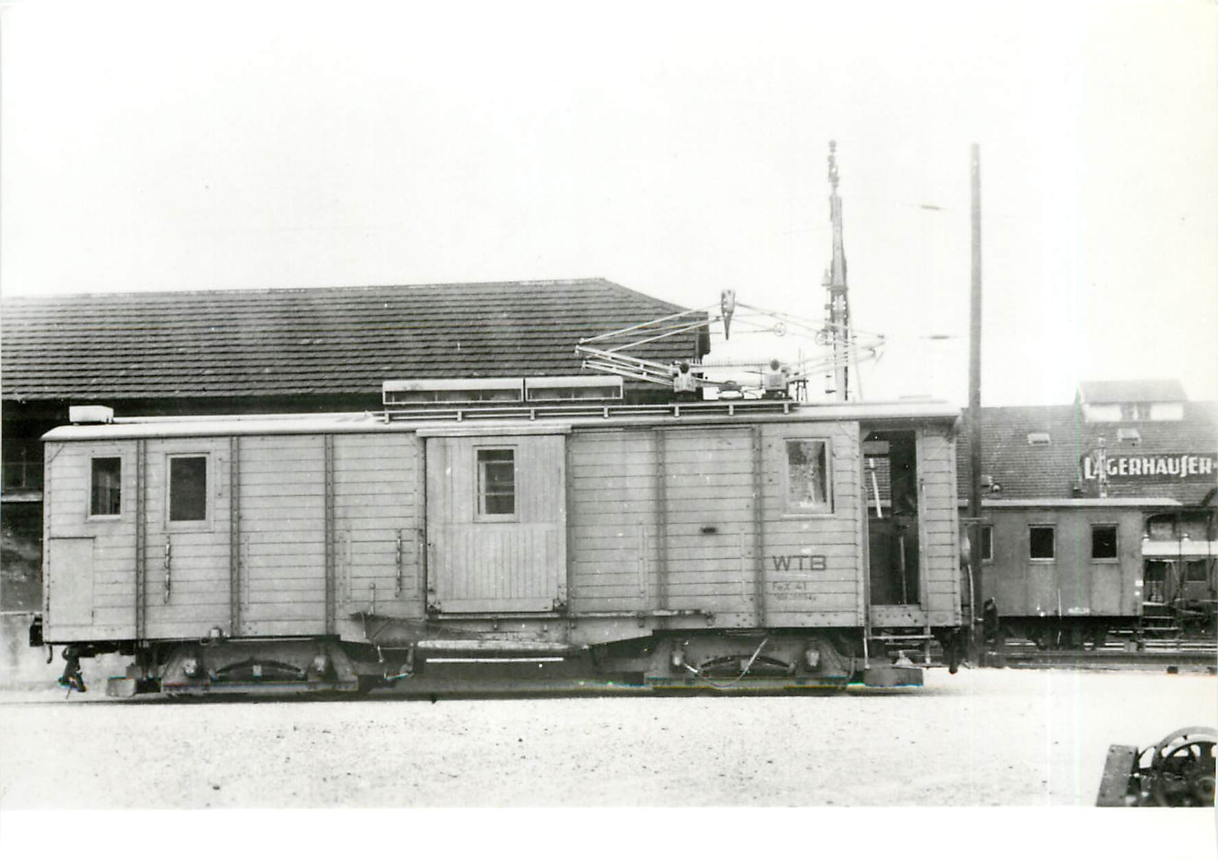 CPM WTB Fe 4/4 41 um 1950 in Aarau dahinter altehrwuerdiger SBB-X