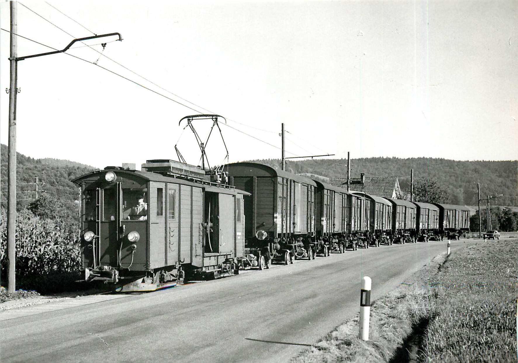 CPM WSB De 4/4 41 mit imposantem Rollbockzug am 6.9.1974 zwischen Bleien und Graenichen