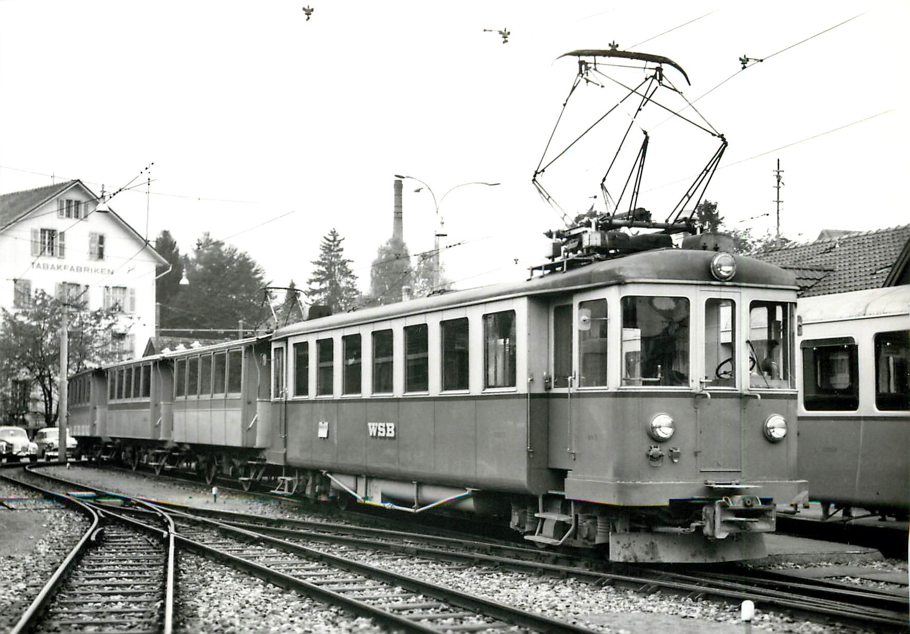 CPM WSB Be 4/4 5 mit neuem Wagenkasten und 3 B2 Serie 21 in Menziken-Burg