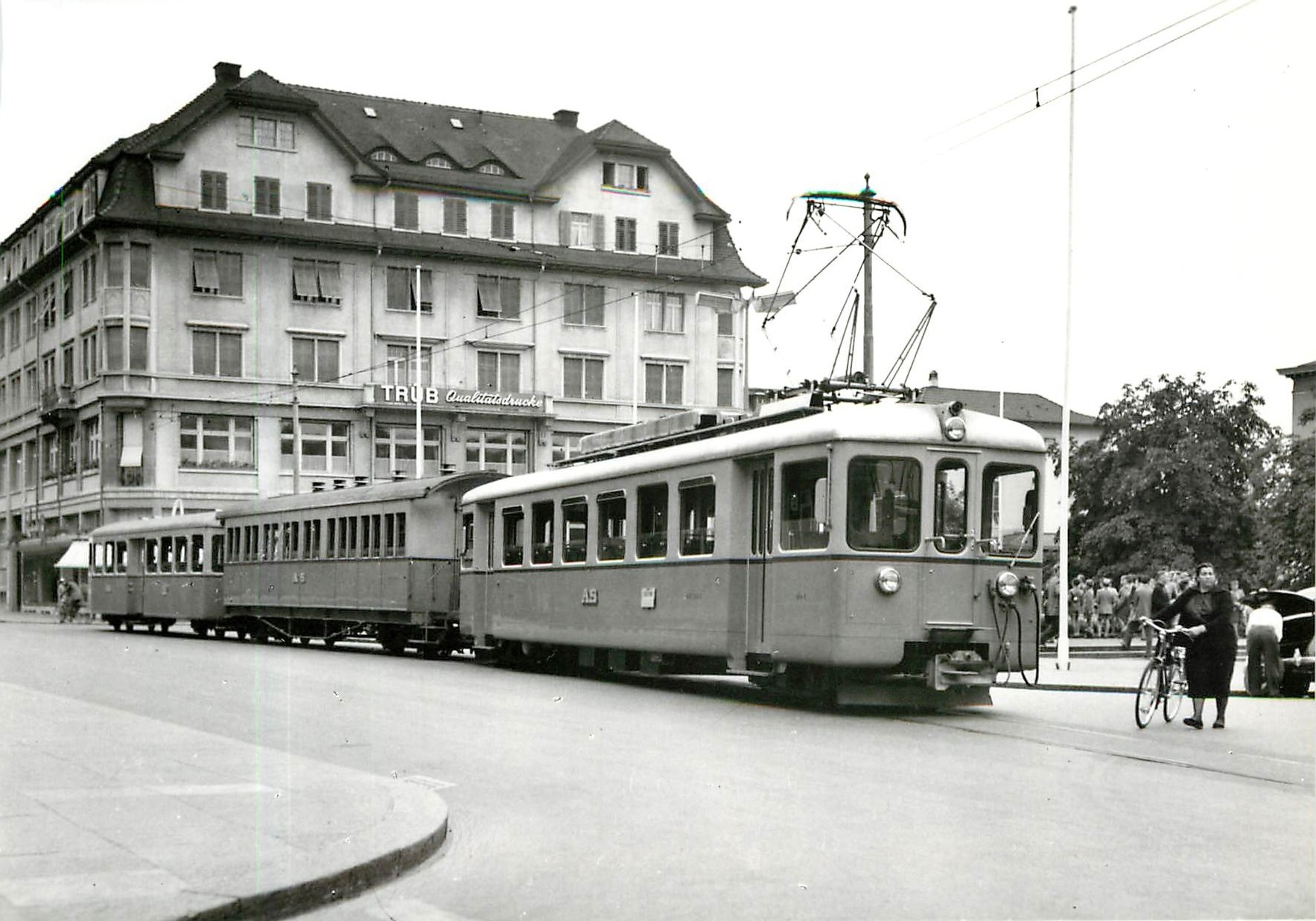 CPM As Ce 4/4 8 + C4 40 + C4 33 auf dem Bahnhofplatz Aarau um 1950