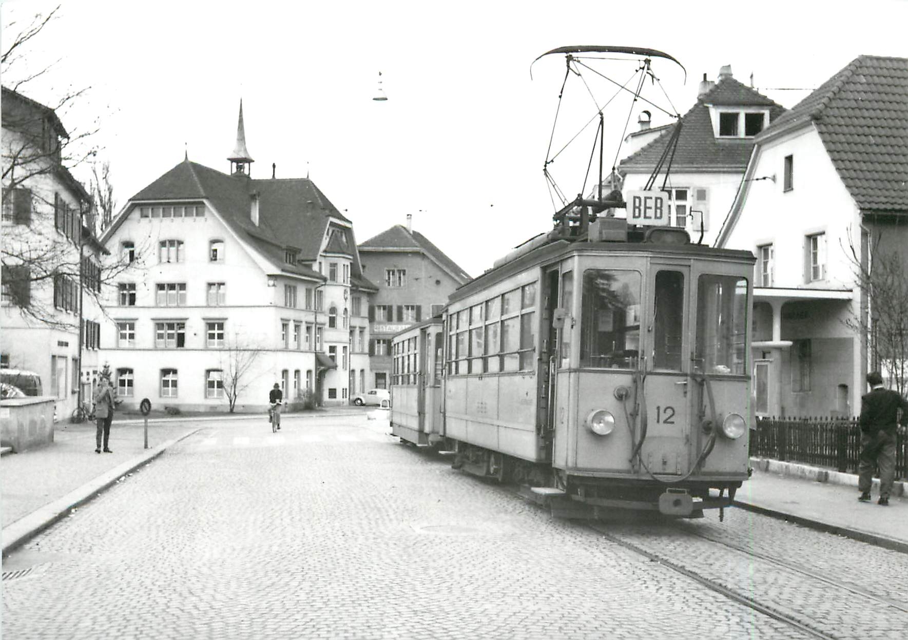 CPM Be 2/4 12 et remorque serie 41-44 a Dornach Avril 1964