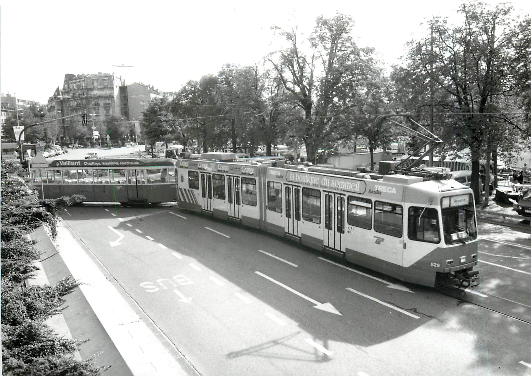 CPM Course de service Be 4/6 829 et B 309 au boulevard Georges-Favon 16.9.1989